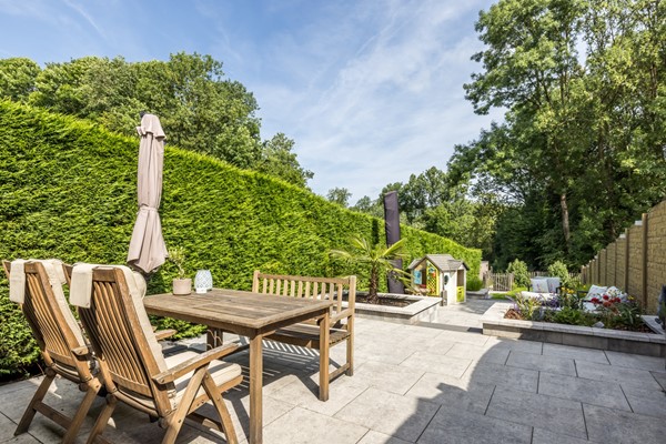 Foto - Verkocht: Unieke karakteristieke instapklare hoekwoning met maar liefst 235 m2 wonen én een vrij uitzicht op het groen in Simpelveld.